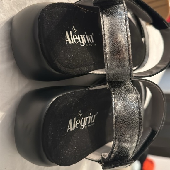 Alegria Bailee Sleek Rocker Sandal in Pewter Streak - Picture 6 of 8